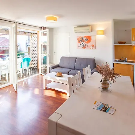 Apartment 1 Bedroom In *