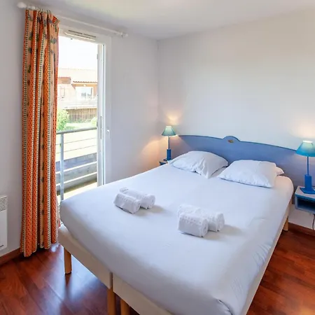 1 Bedroom In *