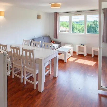 Amazing In With Swimming Pool Apartment *